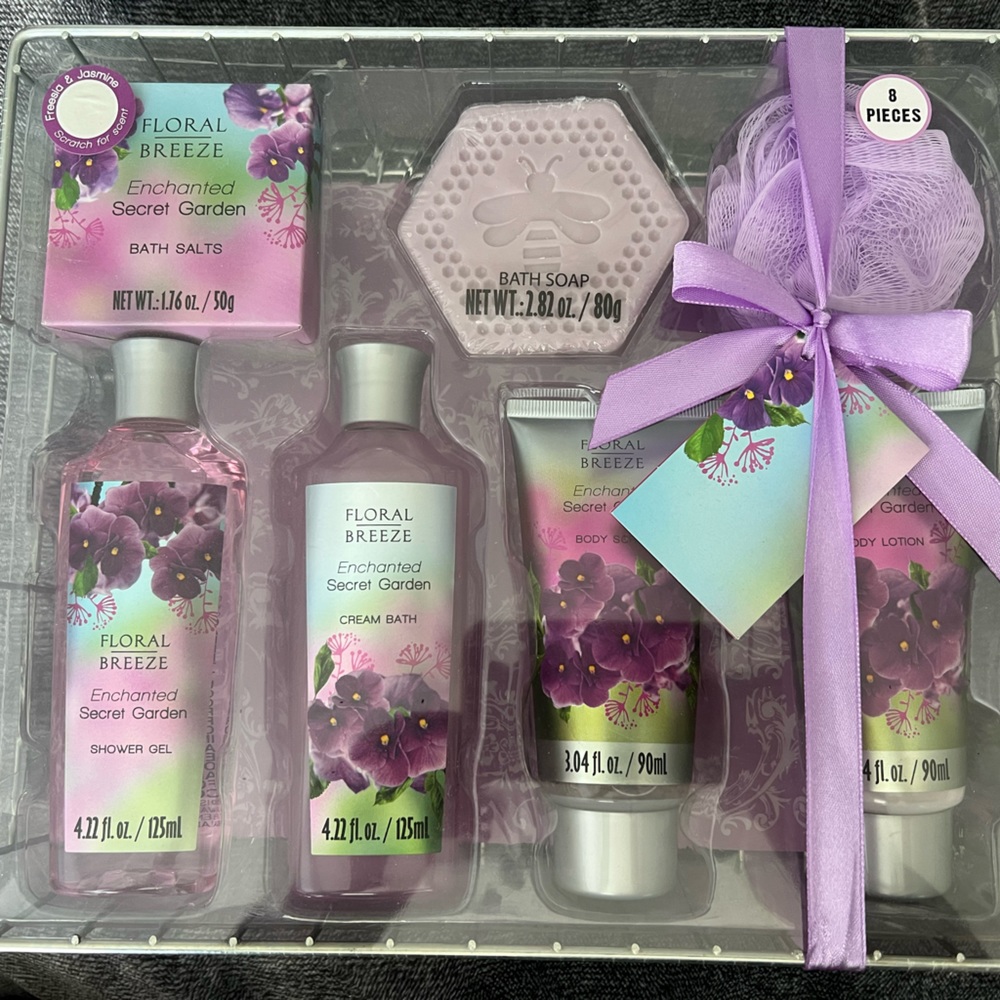 WOMEN'S FLORAL BREEZE ENCHANTED SECRET GARDEN 8 PC  GIFT SET - NEW